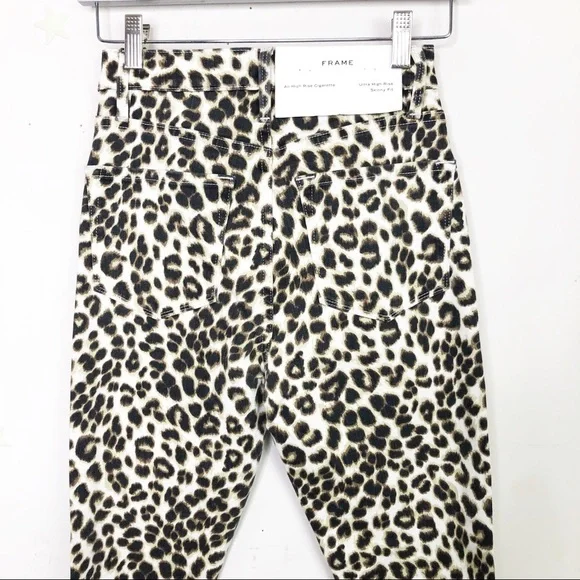 𝅺Frame Ali high rise cigarette leopard print jeans